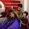 Suriyeli bin çocuk tıraş ettirildi Suriyeli bin çocuk tıraş ettirildi