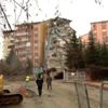 Elazığ depremde hasar gören 48 daireli sitede yıkım ...