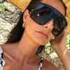 Yasemin Özilhan'ın gözlüğü yüzünü kapladı Yasemin Özilhan'ın gözlüğü yüzünü kapladı