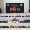 Samsun'da silah kaçakçılarına baskın: 19 gözaltı Samsun'da silah kaçakçılarına baskın: 19 gözaltı