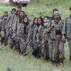 Yol kapatıp araba yakıyorlar !