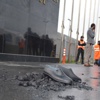 İş güvenliği konferansına lastik ayakkabılı protesto