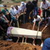 5 dakika arayla öldüler tabutla gömüldüler 5 dakika arayla öldüler tabutla gömüldüler
