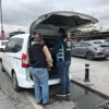 Fatih'te yolcu seçen taksicilerin araçları bağlandı