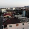 Çatıdaki gençler polisin droneli denetimine takıldı
