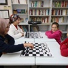 Anne Ve Çocukları Satranç Kursunda