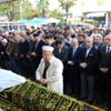 Yusuf Günay ın annesi Ayşe Günay son yolculuğuna uğurlandı Yusuf Günay ın annesi Ayşe Günay son yolculuğuna uğurlandı