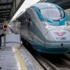 Çok yüksek hızlı tren setlerinin ilki seferine başladı Çok yüksek hızlı tren setlerinin ilki seferine başladı