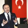 Mahkemeyi kazandı, istifaya çağırdı Mahkemeyi kazandı, istifaya çağırdı