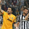Juventus'ta çifte imza