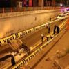 Hafif ticari araç, alt geçide uçtu: 2 yaralı Hafif ticari araç, alt geçide uçtu: 2 yaralı