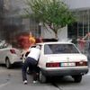 Aydın’da alev alan otomobile ilk müdahaleyi esnaf yaptı Aydın’da alev alan otomobile ilk müdahaleyi esnaf yaptı