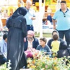 Turistler geldiği için göçmenler kovuldu Turistler geldiği için göçmenler kovuldu