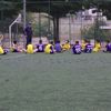 Uzaktan eğitime katılamayan çocuklar yüz yüze futbol oynuyor