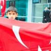 PKK, Türk bayrağını öpen çocukları tehdit etti!