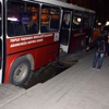 Otobüs çöken yola düştü