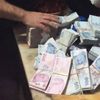 Siparişlerin bulunduğu kolilerden 300 bin lira çıktı