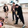 Sayan, fırçayla sokakları temizledi Sayan, fırçayla sokakları temizledi
