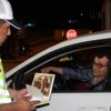 Ekiplerden bayram öncesi sürücülere 'lokum' gibi karışılama Ekiplerden bayram öncesi sürücülere 'lokum' gibi karışılama