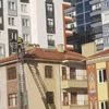 Apartman çatısındaki köpeği görenler şaşkına döndü Apartman çatısındaki köpeği görenler şaşkına döndü