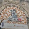 Kapalıçarşı'da tarihi kapıya Nusr-Et tabelası Kapalıçarşı'da tarihi kapıya Nusr-Et tabelası