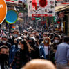 Eminönü'nde kapanma öncesi alışveriş yoğunluğu