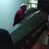 Yanan elbisesini söndürmek için üzerine kaynar su döken kadın öldü