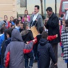 Tayini çıkan müdürün arkasından kutlama yaptılar Tayini çıkan müdürün arkasından kutlama yaptılar