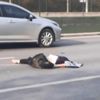 Yolun karşısına geçmeye çalışırken kamyonetin çarptığı 52 yaşındaki kadın öldü