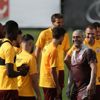 Galatasaray'da Brezilya usulü doğum günü kutlaması Galatasaray'da Brezilya usulü doğum günü kutlaması