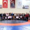 Pehlivanlar okullar arası müsabakalarda mindere çıktı Pehlivanlar okullar arası müsabakalarda mindere çıktı
