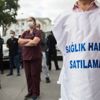 ‘Müteahhitlerin vergi borçları siliniyor ama biz sağlık emekçilerinin üç kuruş parası ödenmiyor’ ‘Müteahhitlerin vergi borçları siliniyor ama biz sağlık emekçilerinin üç kuruş parası ödenmiyor’