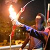 Hong Kong da eylemciler polise ateşli ok fırlattı Hong Kong da eylemciler polise ateşli ok fırlattı
