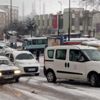 Zincirsiz araçlar yolda kaldı Zincirsiz araçlar yolda kaldı