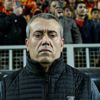 Göztepe'de Kemal Özdeş ile yollar ayrıldı Göztepe'de Kemal Özdeş ile yollar ayrıldı