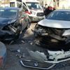 İki otomobil kavşakta çarpıştı: 2 yaralı İki otomobil kavşakta çarpıştı: 2 yaralı