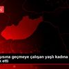 Yolun karşısına geçmeye çalışan yaşlı kadına trafik ... Yolun karşısına geçmeye çalışan yaşlı kadına trafik ...