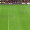 Fenerbahçe ve Beşiktaş taraftarlarını isyan ettiren pozisyon