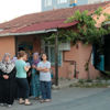 Ümraniye'de el freni çekilmeyen halk otobüsü eve girdi Ümraniye'de el freni çekilmeyen halk otobüsü eve girdi