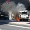 Korkutan yangın! Araç alev aldı cadde kapatıldı!