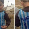 Poşetten Messi forması giyen Afgan çocuğun hayatı kabusa döndü!