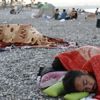 Antalya’da nemden bunalan tatilciler sahilde sabahladı Antalya’da nemden bunalan tatilciler sahilde sabahladı