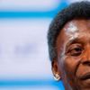 Pele hastaneye kaldırıldı Pele hastaneye kaldırıldı