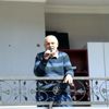 "Minik Kuş" salgın nedeniyle evde kalan komşularına ... "Minik Kuş" salgın nedeniyle evde kalan komşularına ...