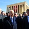 Kılıçdaroğlu ile Bahçeli'nin karşılaştığı an Kılıçdaroğlu ile Bahçeli'nin karşılaştığı an