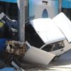 Tramvay ile çarpışan otomobil havada kaldı Tramvay ile çarpışan otomobil havada kaldı
