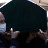 Süleyman Soylu'nun annesinin cenazesinde Bakan Gül Kuran okudu Süleyman Soylu'nun annesinin cenazesinde Bakan Gül Kuran okudu