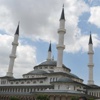İhsan Eliaçık'tan ağır eleştiri: Camide fors olmaz İhsan Eliaçık'tan ağır eleştiri: Camide fors olmaz