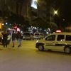 Yoğunluk fazla olunca caddeyi trafiğe kapattılar Yoğunluk fazla olunca caddeyi trafiğe kapattılar
