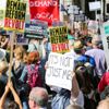 Londra'da halk sokakta: Demokrasinin sonu gibi... Londra'da halk sokakta: Demokrasinin sonu gibi...